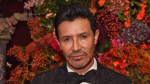 Raúl Ávila en la 65ª edición de los premios Evening Standard Theatre en asociación con Michael Kors en el London Coliseum el 24 de noviembre de 2019 en Londres, Inglaterra.