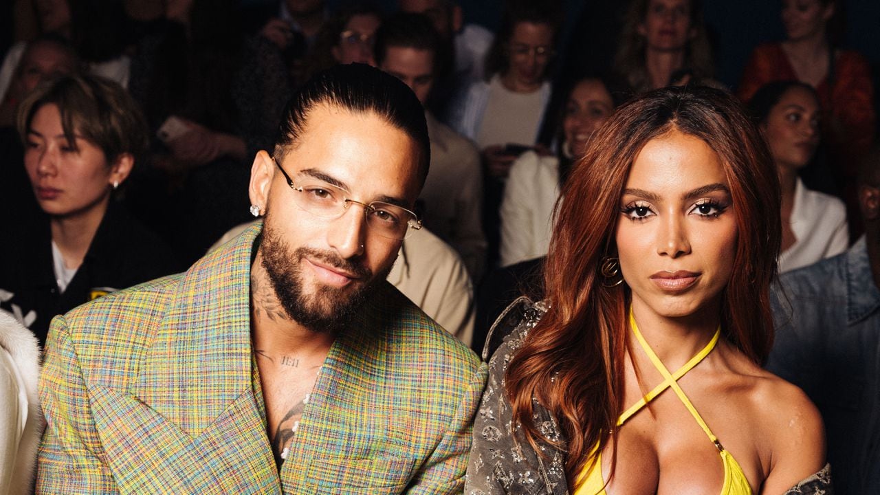PARIS, FRANCE - JUNE 20: (L-R) Maluma and Anitta attend the the Louis Vuitton Menswear Spring/Summer 2024 show as part of Paris Fashion Week  on June 20, 2023 in Paris, France. (Photo by Pierre Mouton/Getty Images for Louis Vuitton)