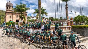 Grupo de ciclistas durante rodada de Antioquia en Bici.