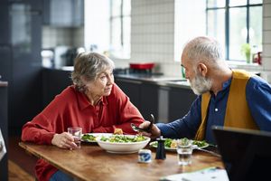 Las personas mayores de 60 años deben consumir una alimentación balanceada.