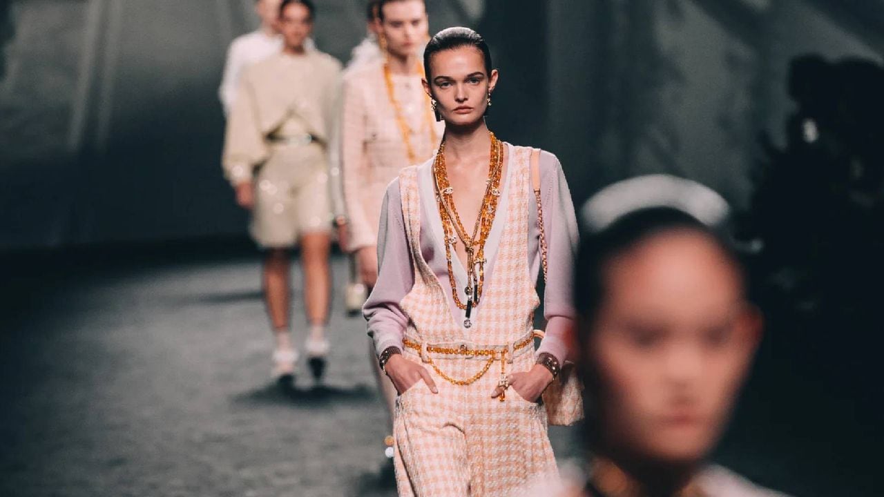 Chanel presentó su colección primavera . verano 2023 en la Semana de la Moda de París.