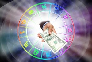 El dinero es de los temas más abordados en la astrología. Getty Images.