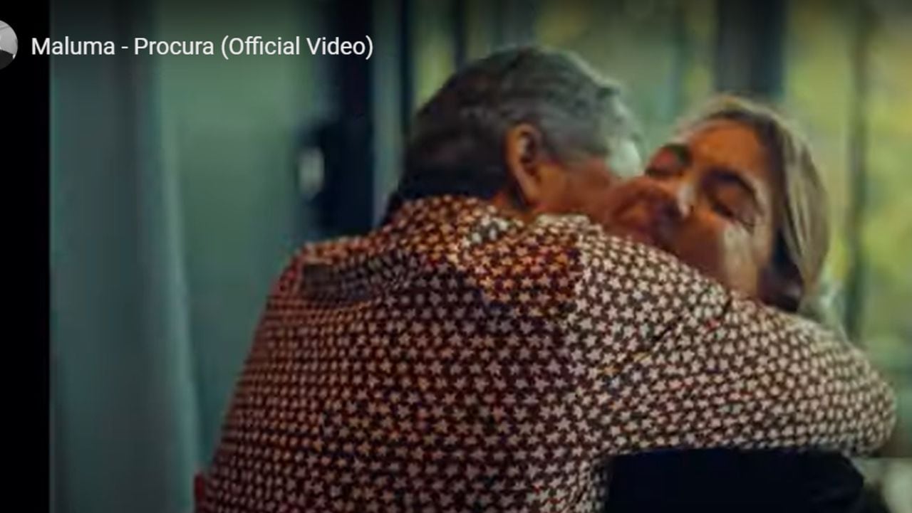 Emocionante reacción del papá de Maluma al enterarse que que va a ser abuelo
Captura pantalla YouTube video oficial 'Procura'