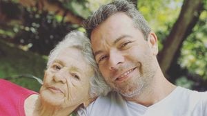 Iván Lalinde junto a su mamá, Tere Gallego.