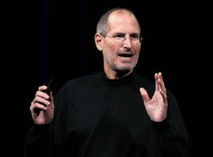 El CEO de Apple Inc., Steve Jobs, anuncia el nuevo iPad en 2010.