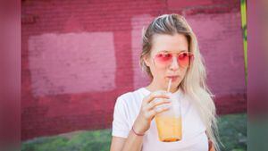 La frambuesa, naranja y manzana son algunas de las frutas que aportan beneficios para quemar grasa. Foto: Getty images.