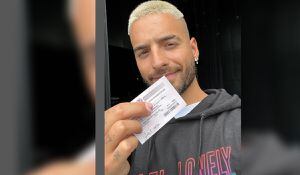 El cantante viajó a Colombia a votar este domingo
