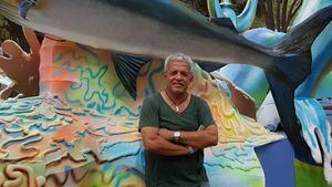 Roy Pérez es uno de los artistas plásticos más reconocidos en Barranquilla. Ha dedicado su vida a la cultura y preservar la tradición carnavalera.