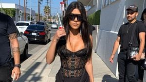 Kourtney Kardashian ha impregnado un estilo gótico en su clóset