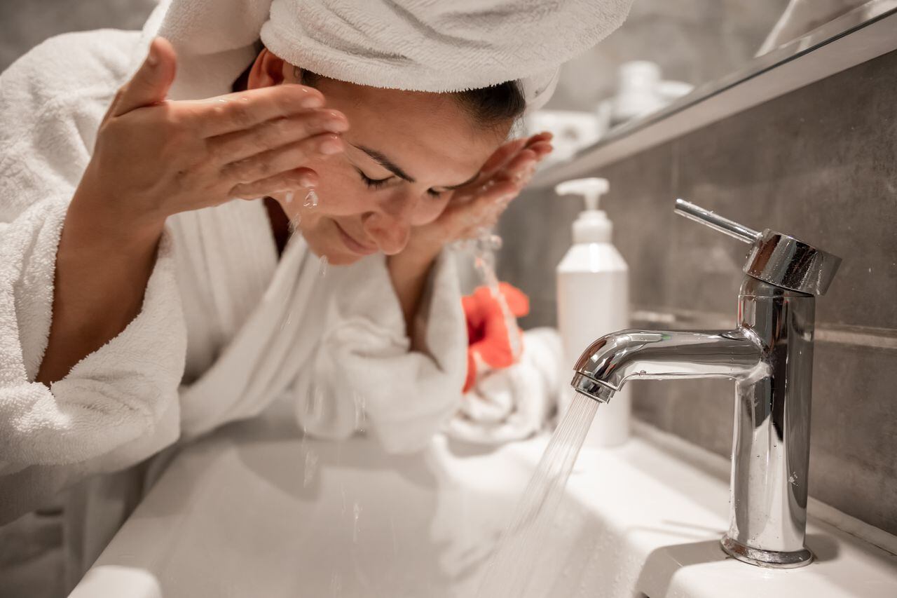 Beneficios del agua fría a la hora de lavar la piel de tu rostro