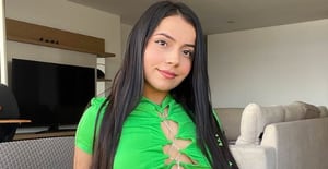 Aida Cortes en sensual top verde