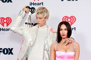 LOS ANGELES, CALIFORNIA - MAY 27: (EDITORIAL USE ONLY) (L-R) Machine Gun Kelly, winner of the Alternative Rock Album of the Year award for 'Tickets To My Downfall,’ and Megan Fox attend the 2021 iHeartRadio Music Awards at The Dolby Theatre in Los Angeles, California, which was broadcast live on FOX on May 27, 2021. (Photo by Emma McIntyre/Getty Images for iHeartMedia)