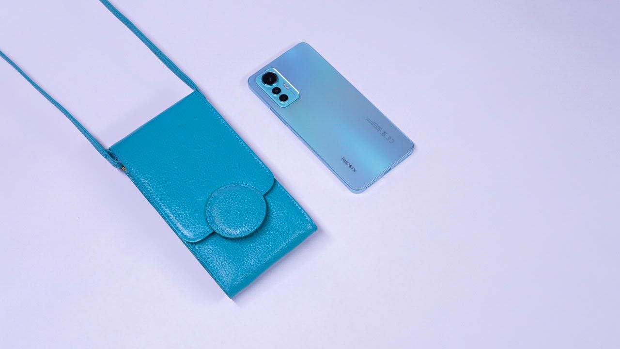 Estuche para celular creado por Xiaomi y la diseñadora colombiana María José Arroyo