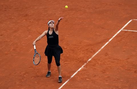 Tennis - Italian Open - Foro Italico, Rome, Italy - May 13, 2023 Colombia's Camila Osorio in action during her round of 32 match against France's Caroline Garcia REUTERS/Aleksandra Szmigiel
