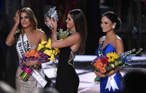 Ariadna Gutiérrez cuando le quitaron la corona de Miss Universo.