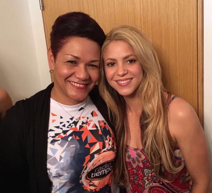 Cada que Shakira visita Barranquilla, Joyce Lozano busca la oportunidad de poder saludarla.