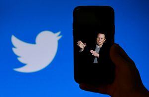 Elon Musk, nuevo dueño de Twitter, está diseñando estrategias para aumentar los ingresos de su red social.