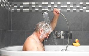 Imagen de referencia de tomar un baño en la tina. Foto: Getty Images.