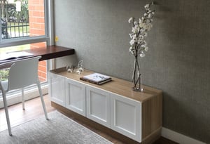 En la tendencia clásico moderna priman los colores neutros y la simplicidad en el mobiliario.