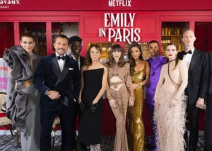 Emily en París elenco