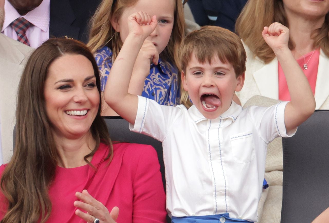 Kate Middleton junto al príncipe Louis en uno de los eventos del jubileo de la Reina Isabel II.