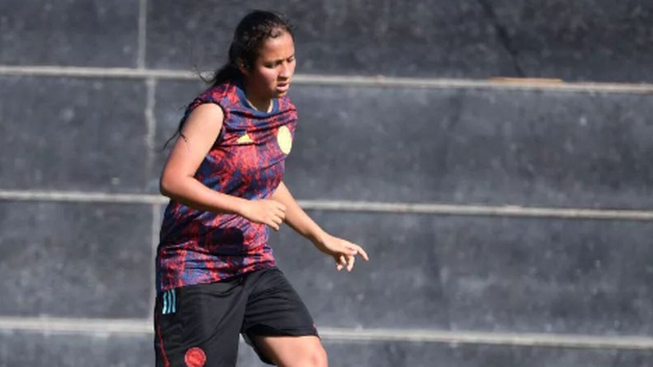 Dayana Beltrán, jugadora de la Selección Colombia SUb-17, durante uno de los entrenamientos.