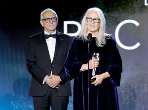 Jane Campion acepta el premio a la Mejor Película por 'The Power of the Dog' en el escenario durante los 27º Premios Anuales Critics Choice en Fairmont Century Plaza el 13 de marzo de 2022 en Los Ángeles, California. (Photo by Amy Sussman/Getty Images for Critics Choice Association)