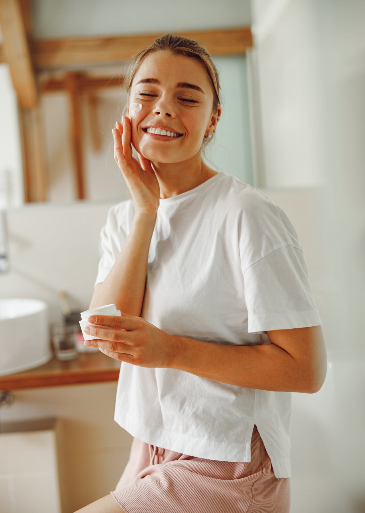 Cutis Dermodroguerías sigue innovando con un amplio portafolio de productos dermatológicos y dermocosméticos de alta calidad, asegurando soluciones efectivas para el bienestar y la salud de la piel en todas las etapas de la vida.