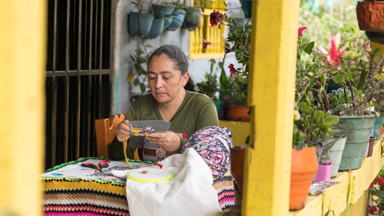 Artesana del Proyecto Antioquia es Mágica de la Gobernación de Antioquia, Grupo Éxito y Alado