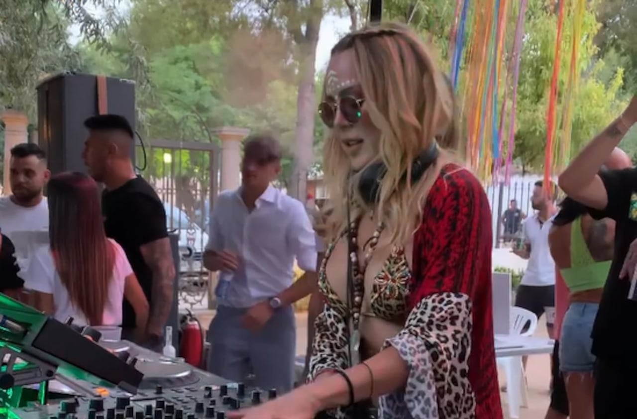 Instagram @nataliaparisartist