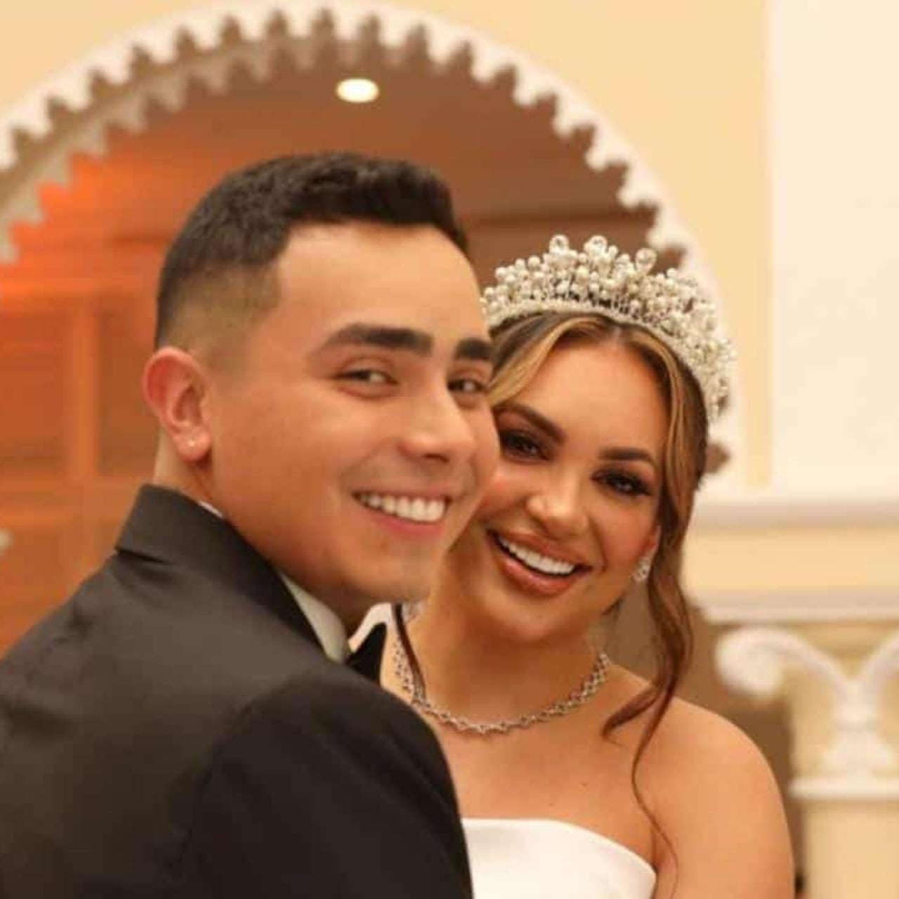 Andrea Valdiri relata como empezó su relación con Felipe Saruma - Fucsia