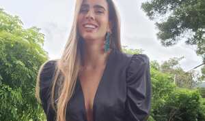 Mari Manotas deslumbra con su vestido de baño en vacaciones