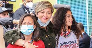 Verónica Alcocer tiene dos hijas con Petro: Antonella y Sofía. Su primogénito, Nicolás, nació cuando tenía 22 años, pero el candidato lo quiere como propio.