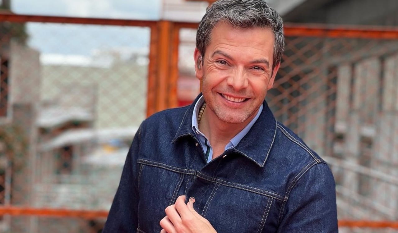 Con una serenata a ritmo de tango, el imitador de Carlos Gardel alegró a los familiares de Iván Lalinde