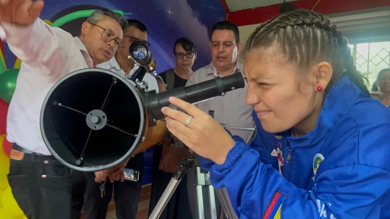 Melanny Yuliana González Cabrera, tripulante de la segunda misión del programa “Ella es Astronauta” de la Fundación She Is, inauguró la primera sala espacial del piedemonte llanero