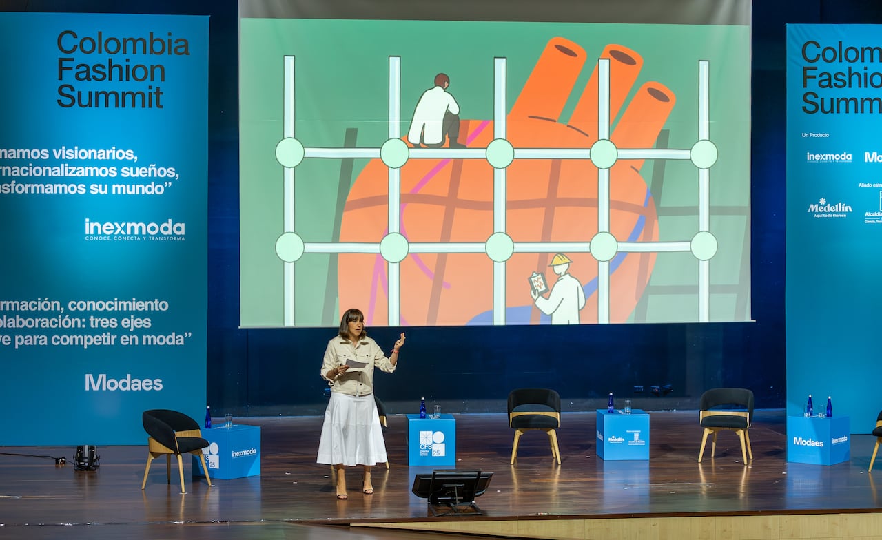 Pilar Riaño, fundadora de ModaES España, identificó tres grandes crisis, cuyas consecuencias moldean las estrategias del sector en Colombia y el mundo