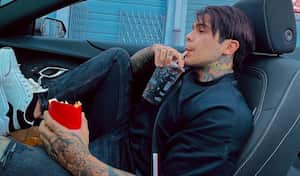 El influenciador insultó a su hermana en las historias de Instagram