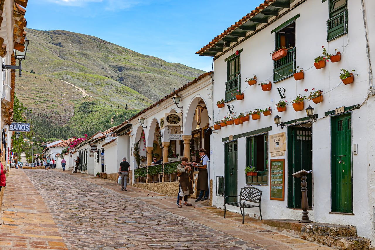 Calle 13 en la histórica ciudad colonial del siglo XVI de Villa de Leyva en el departamento de Boyacá.