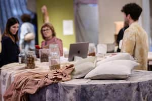 El mercado global de hogar es 23 veces más grande que el mercado de Latinoamérica y 387 veces el mercado colombiano. El mundo importa 531 billones de dólares en textiles y confecciones para el mobiliario del hogar.