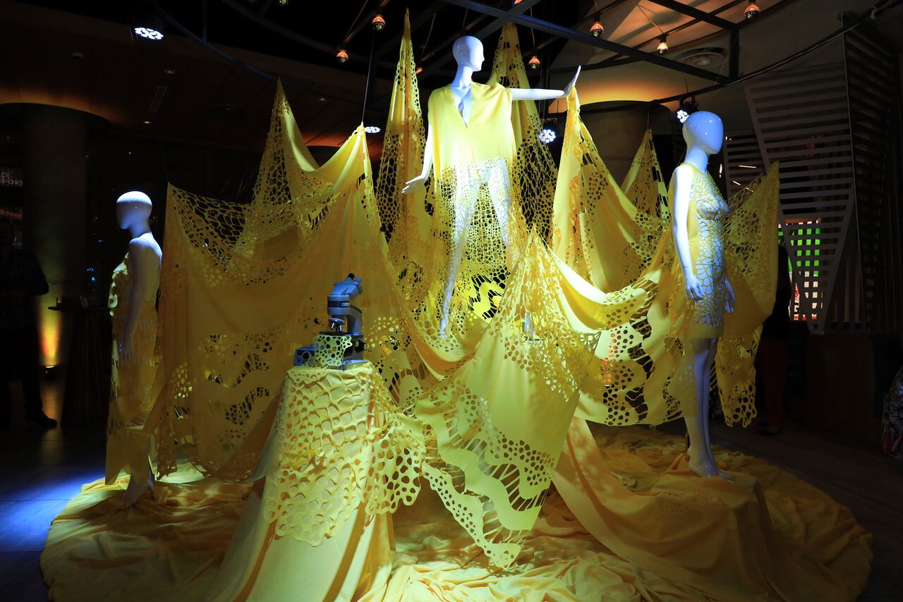 Instalación de Jaer Cabán, diseñador de modas puertorriqueño.