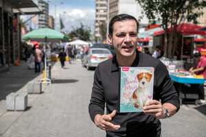 Juan Diego Alvira en san victorino, utiles escolares