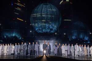 MILÁN, ITALIA - 22 DE SEPTIEMBRE: Las modelos caminan por la pasarela en el show de Boss durante la Semana de la Moda de Milán Ropa de mujer Primavera/Verano 2023 el 22 de septiembre de 2022 en Milán, Italia. (Foto de Justin Shin/Getty Images)