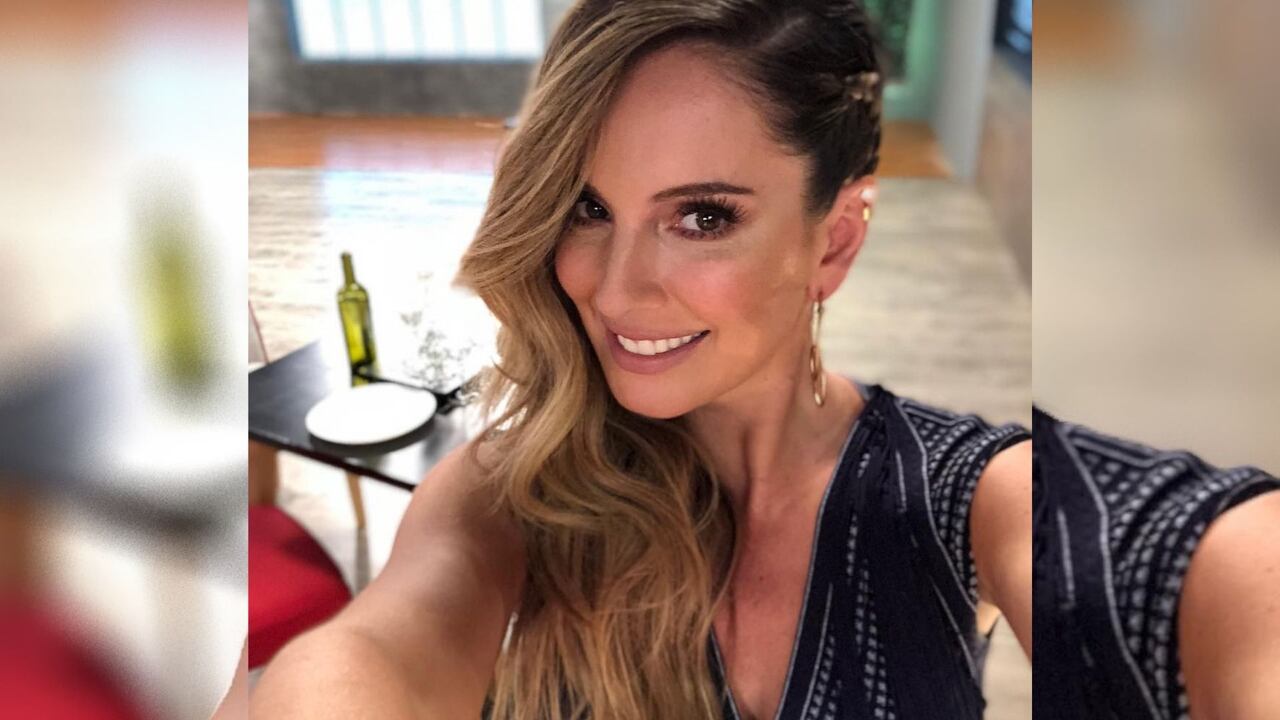 Claudia Bahamón luce sus curvas en traje de baño, luego de retirarse las prótesis de sus senos