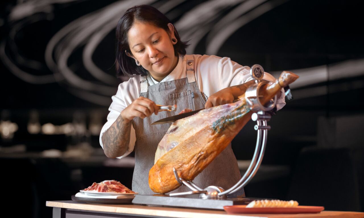 Capa se destaca por su suntuoso menú de inspiración española.