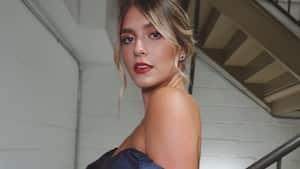 Laura Tobón y su divertida reacción al estar en un auto de carreras