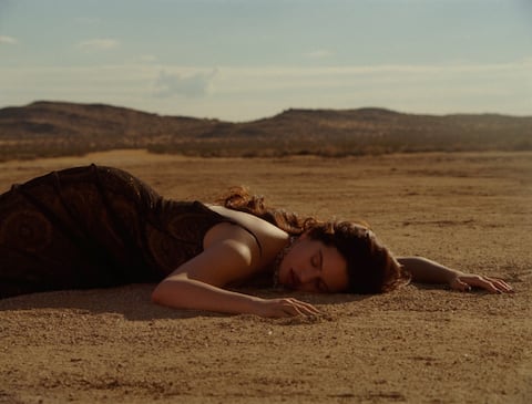 Rosalía estrena el video de “Sauvignon Blanc”