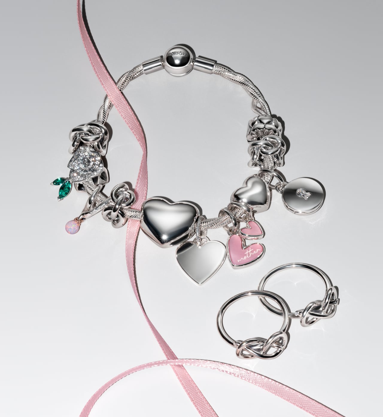 Pandora celebra los vínculos que trascienden el tiempo con joyas que tocan el corazón.