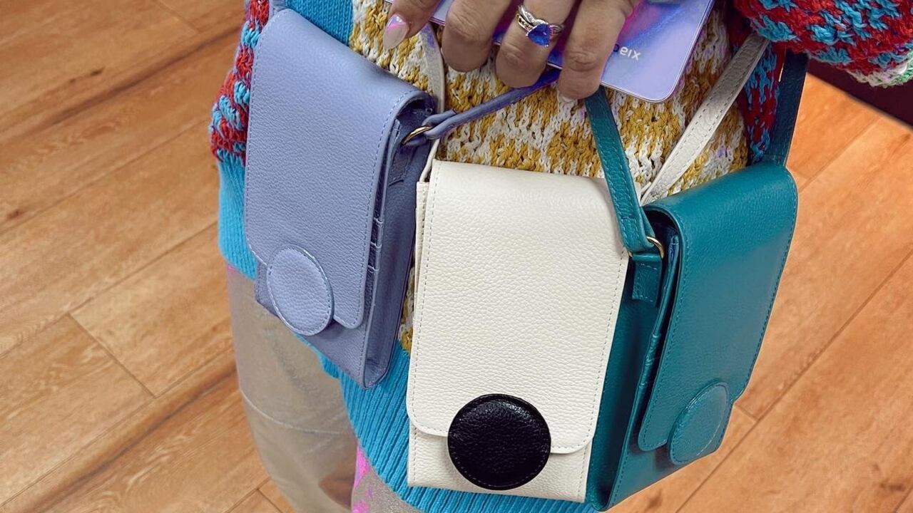 Estuche para celular creado por Xiaomi y la diseñadora colombiana María José Arroyo