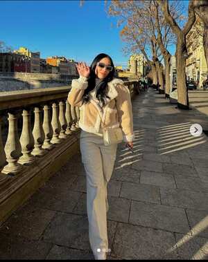 Luisa Fernanda W de viaje por Girona.
