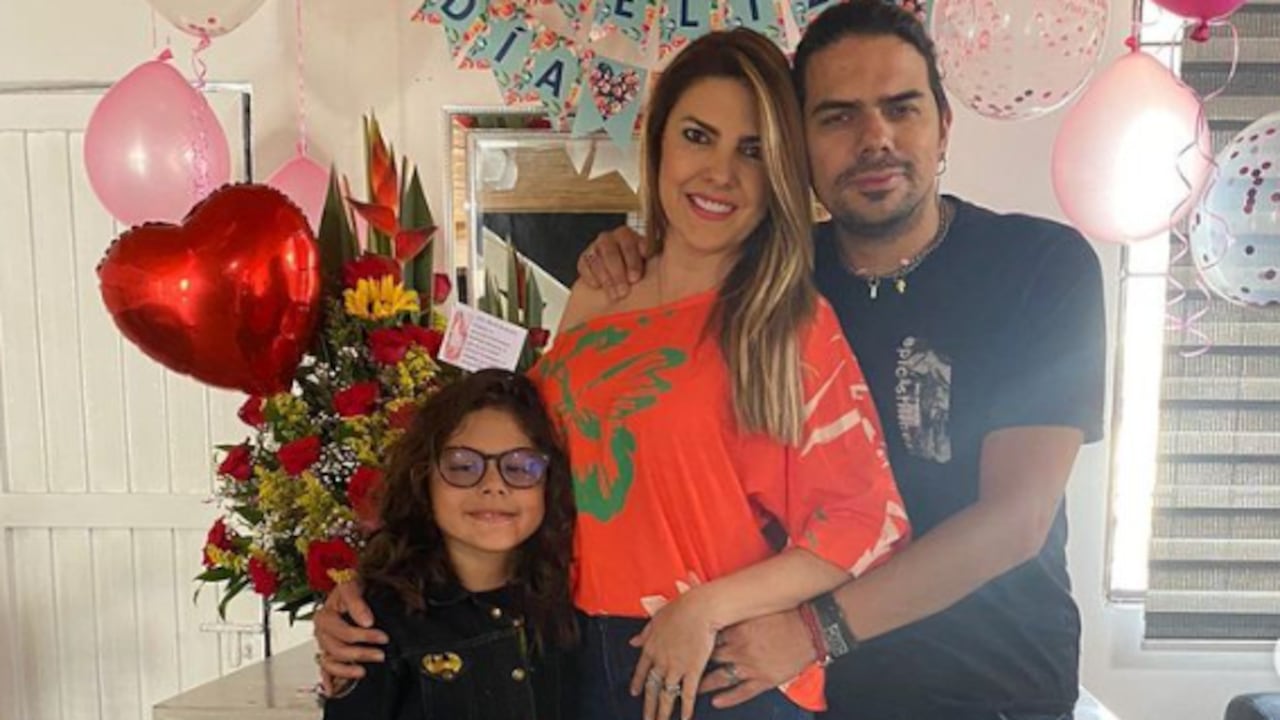 Ana Karina Soto  junto con su esposo Alejandro Aguilar y su hijo Dante